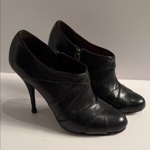 Miu Miu Elegant Black Leather Stiletto Heels Zip up Booties 37 1/2